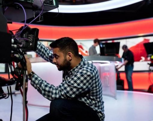 What does a network consulting engineer do