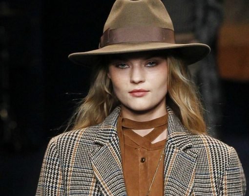 Wide-brimmed Fedora hats for women