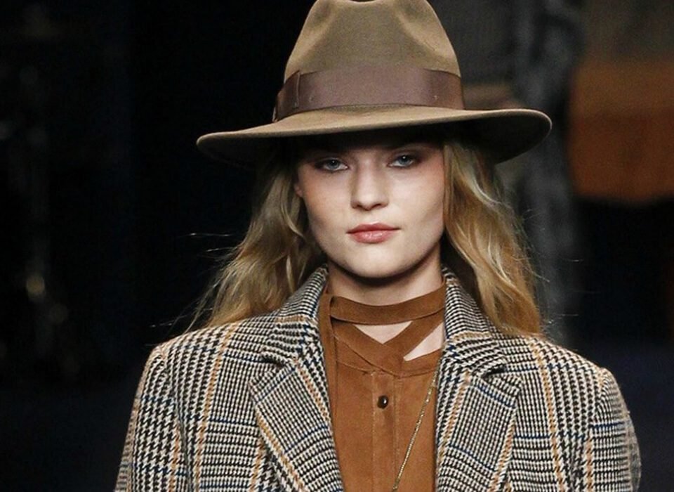 Wide-brimmed Fedora hats for women