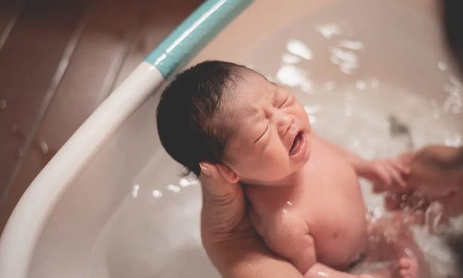 Newborn Bath Guide