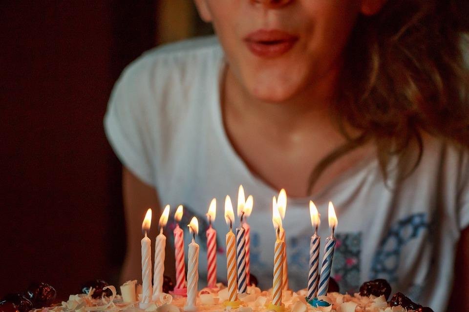 10-lovable-25th-birthday-celebration-ideas-for-her-2022