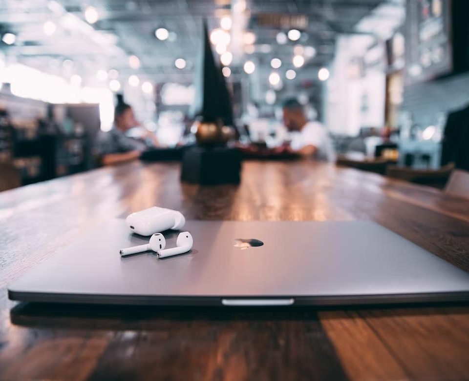 Why Businesses Still Send Faxes in 2022