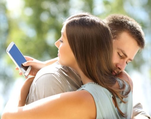 How To Find Out If Your Boyfriend Is Cheating on WhatsApp