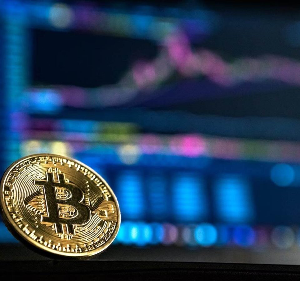 advantages and disadvantages of investing in bitcoin