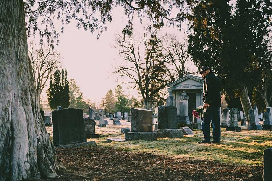 when-is-it-okay-to-skip-a-funeral-15-etiquette-rules-to-follow-xivents