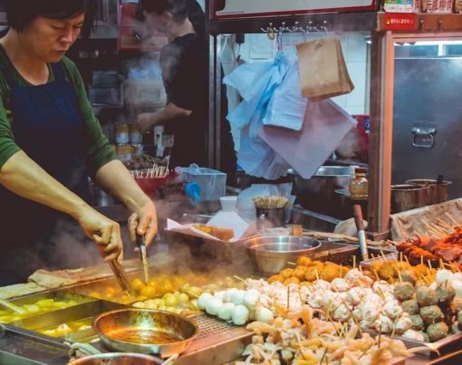 7 Tips for Finding the Best Local Food on Your Travels