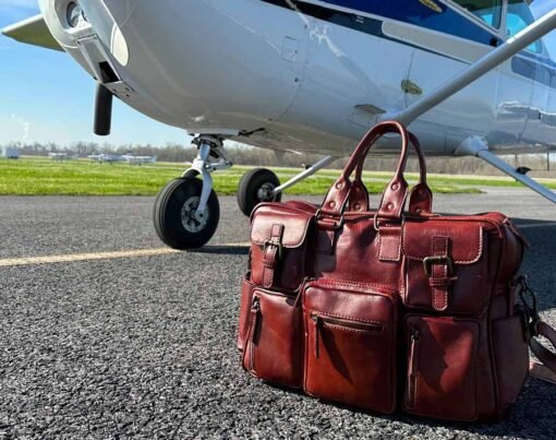 5 Essential Items to Pack in Your Leather Pilot Flight Bag for Stress-Free Travelling