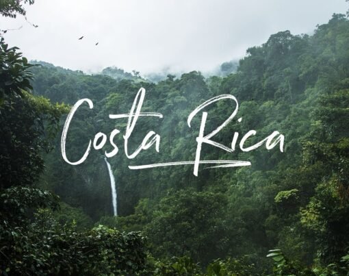 How can travellers balance relaxation and exploration while staying in a luxury villa in Costa Rica