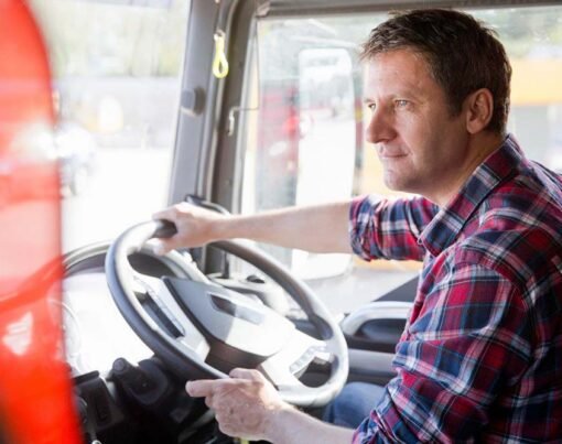 How to Choose the Right Lawyer for Your Semi Truck Accident Lawsuit