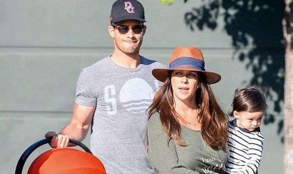 Autumn-James-Hallisay