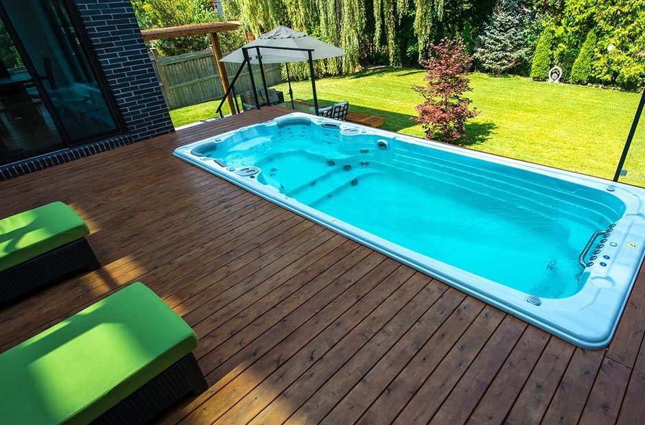 Choosing Between a Pool and a Hot Tub