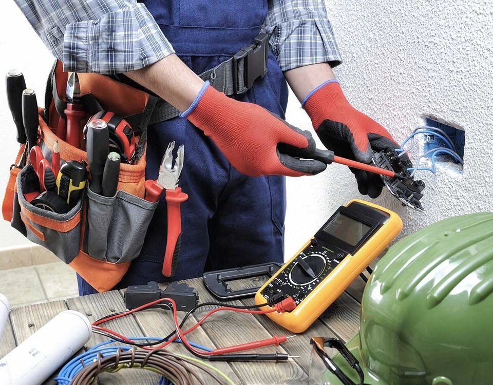 Common Electrical Issues and How a Service Electrician Can Help Solve Them