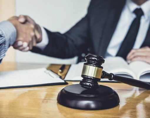 How to Choose the Right Civil Litigation Lawyer for Your Specific Case Needs