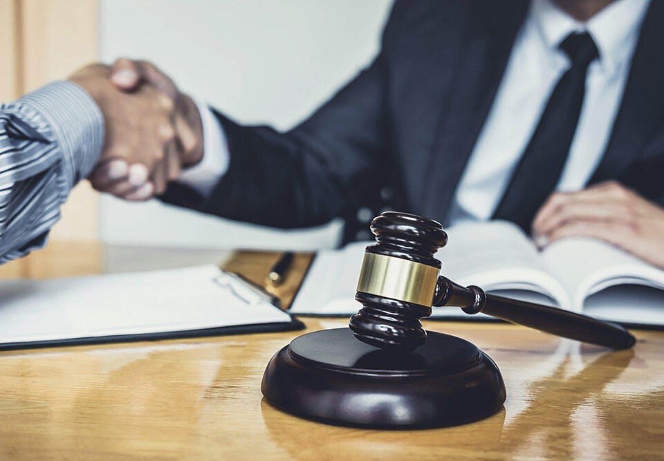 How to Choose the Right Civil Litigation Lawyer for Your Specific Case Needs