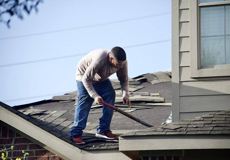 4 Common Metal Roof Repair Issues and How to Fix Them
