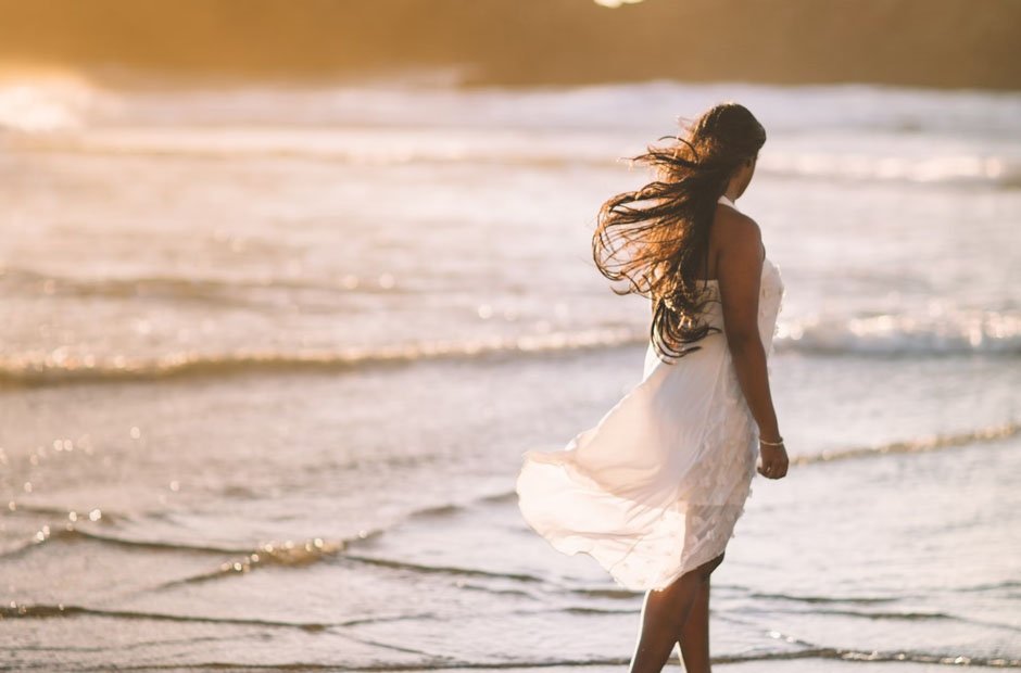 What Every Woman Needs to Pack for the Beach