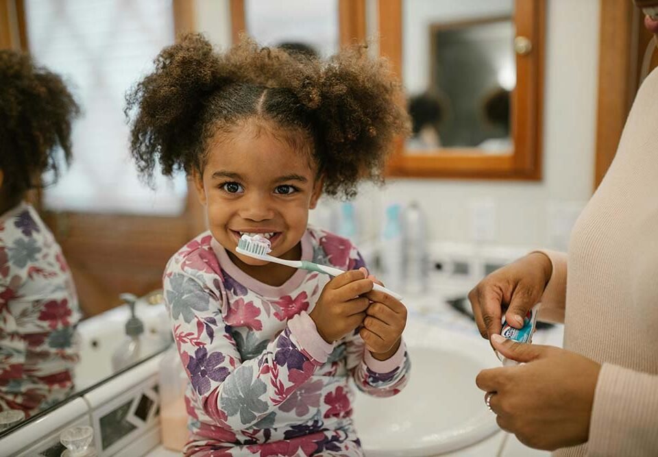 kids brushing teeth