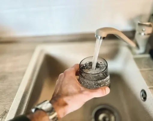 tap-water-vs-filtered-water-what-every-homeowner-s-1 (1)