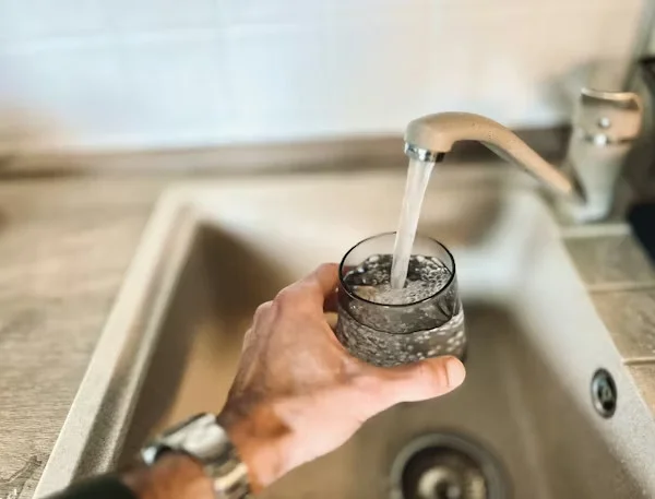 tap-water-vs-filtered-water-what-every-homeowner-s-1 (1)